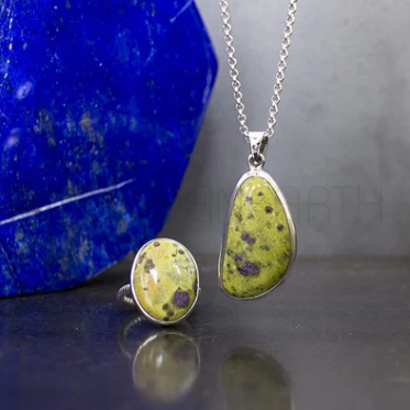 Serpentine Stichtite