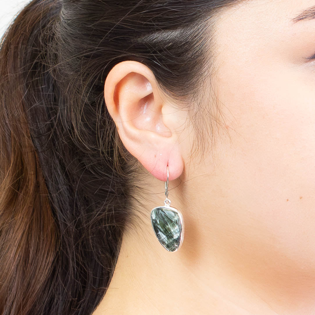 CABOCHON ORGANIC SERAPHENITE DROPS ON MODEL