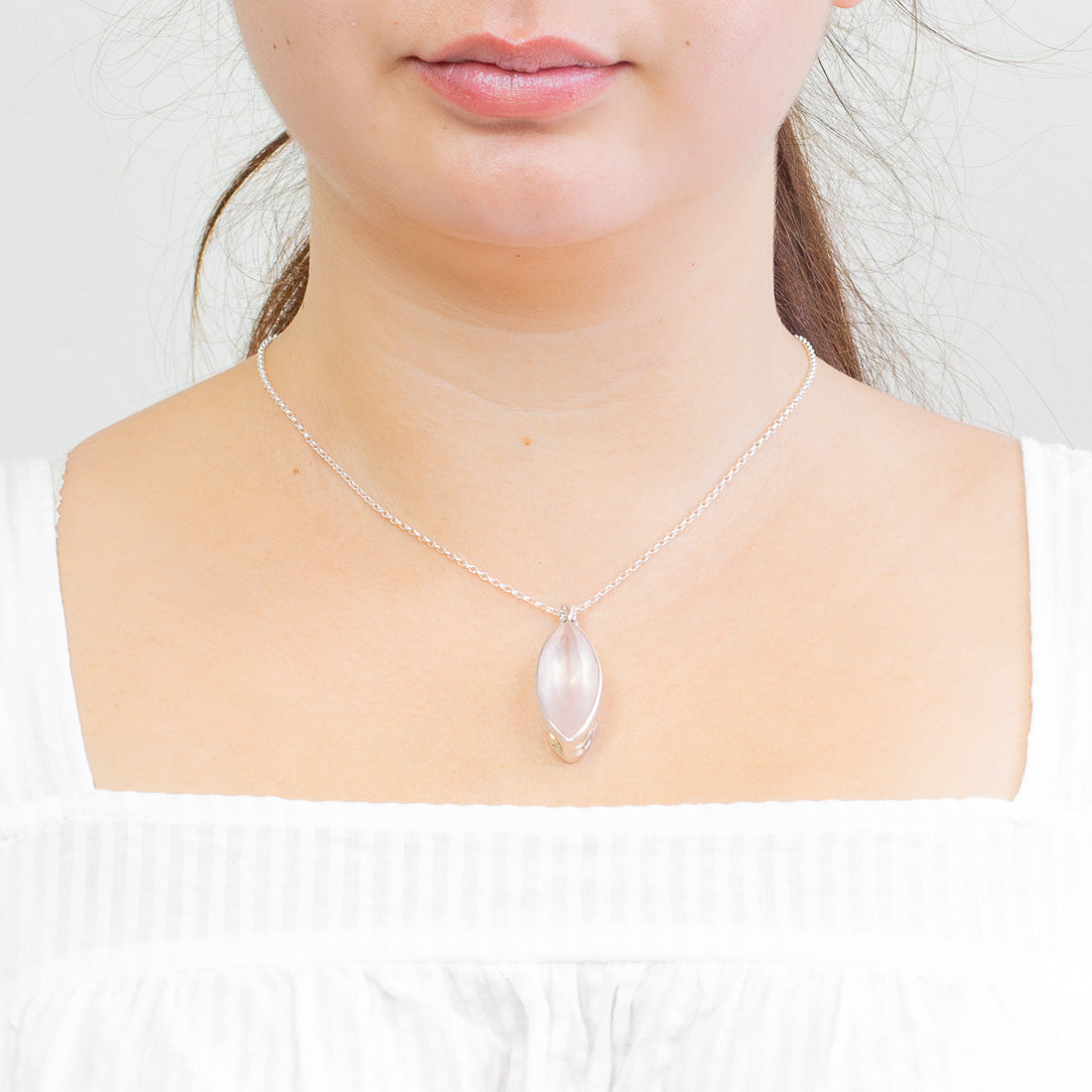 ROSE QUARTZ NECKLACE ON MODEL