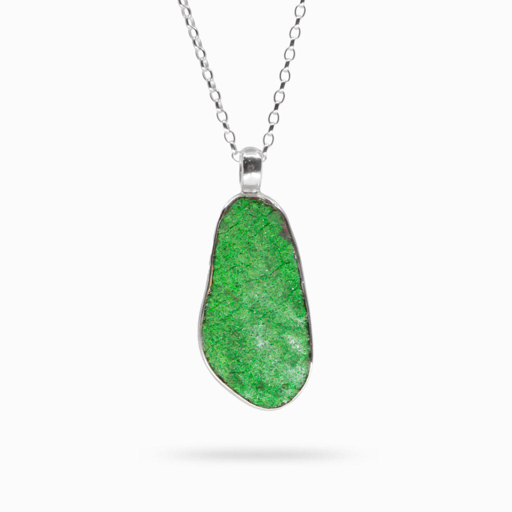 RAW UVAVORITE NECKLACE MADE IN EARTH