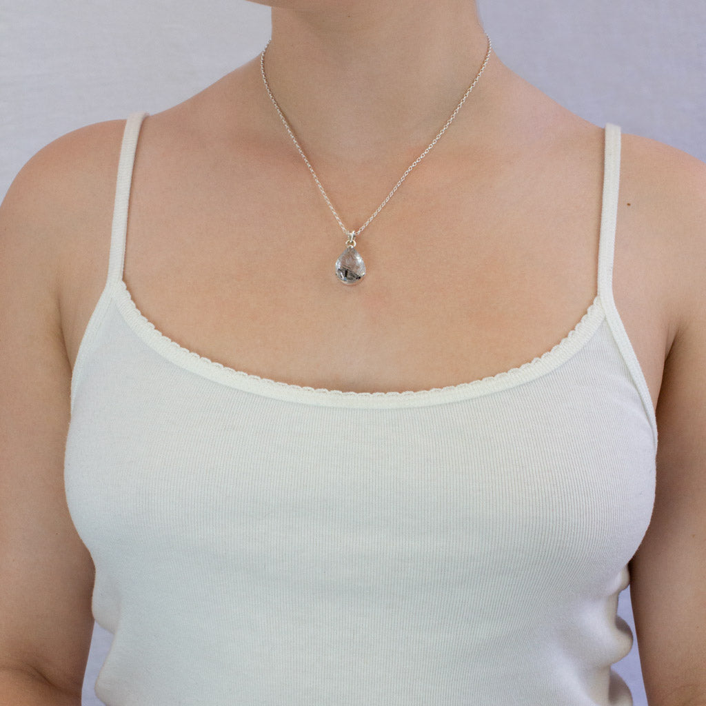 Tourmalinated quartz necklace on model