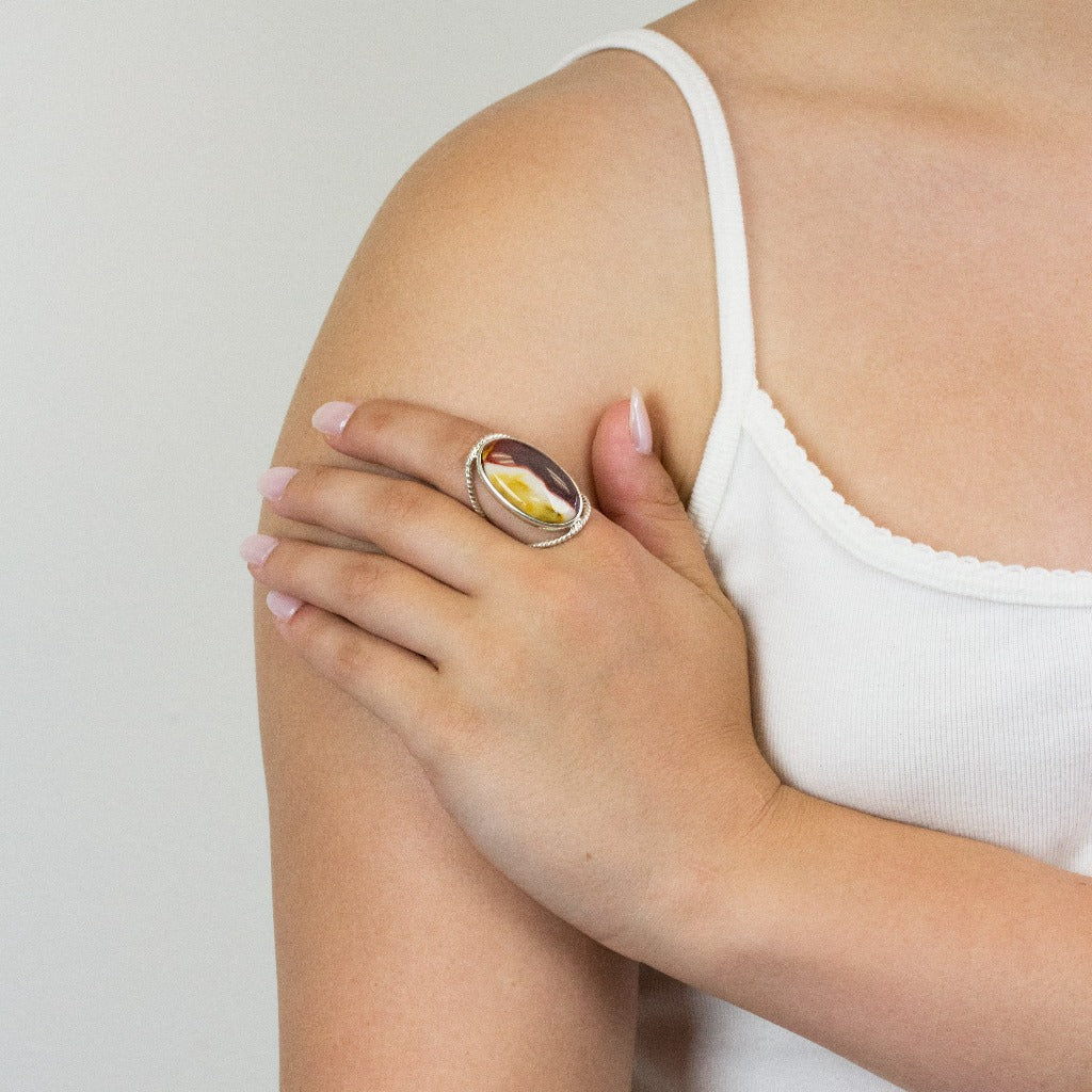 Mookaite ring on model