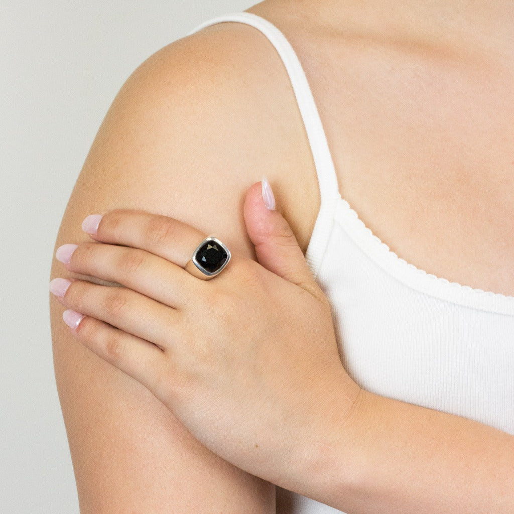 Onyx ring on model