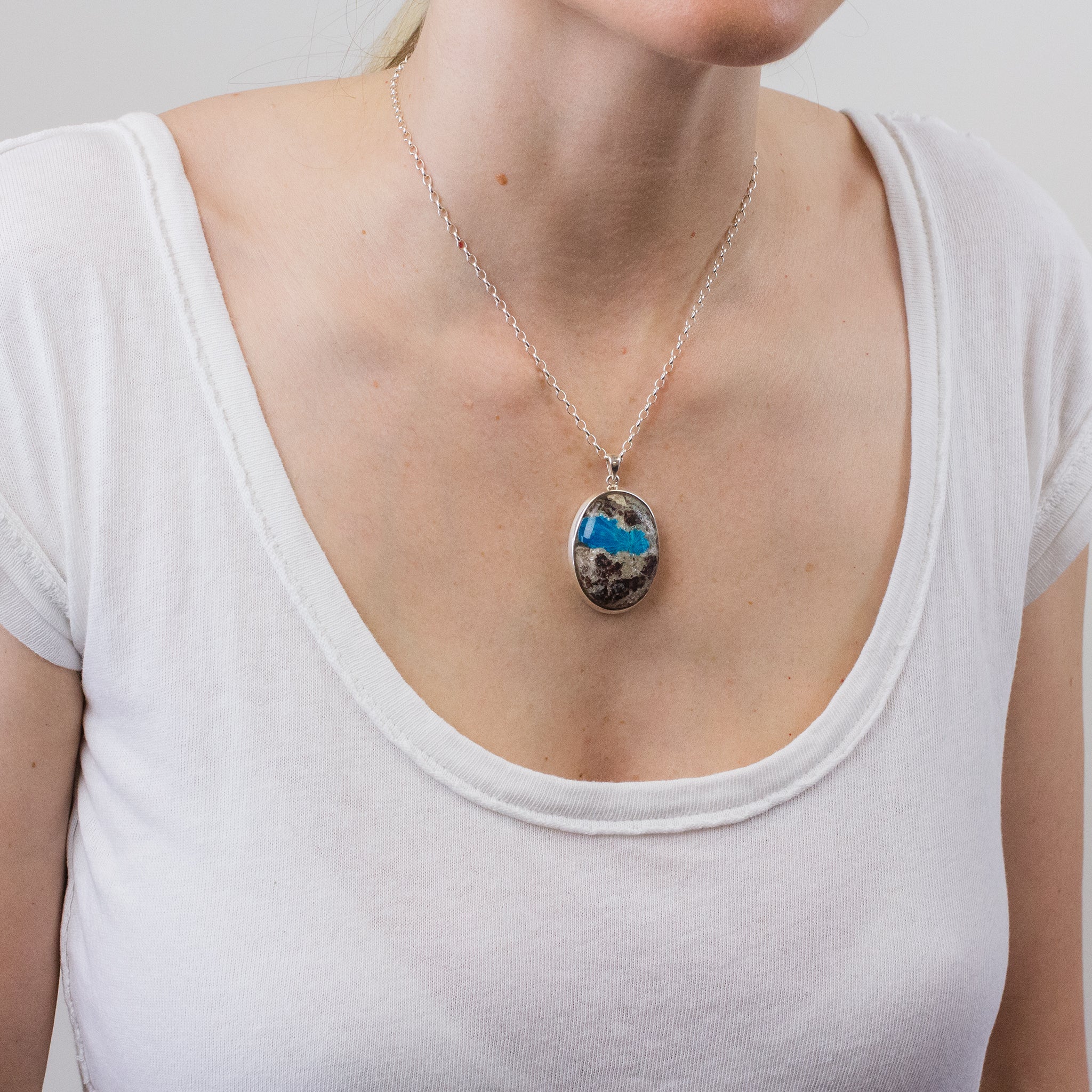 CAVENSITE IN MATRIX NECKLACE ON MODEL