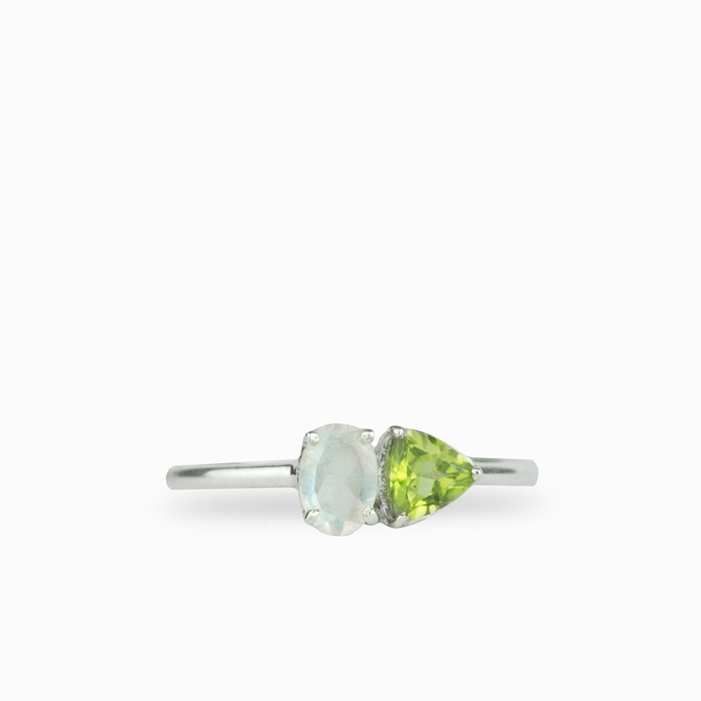 FACETED RAINBOW MOONSTONE AND PERIDOT RING