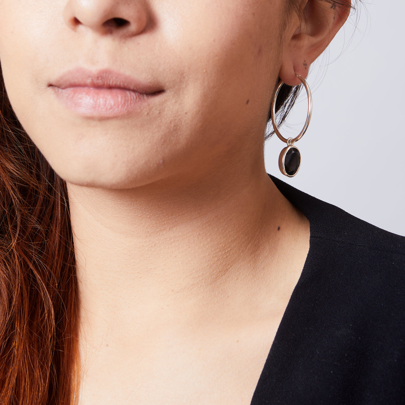 E60 BLACK ONYX FAC BEZEL HOOP CHARMS