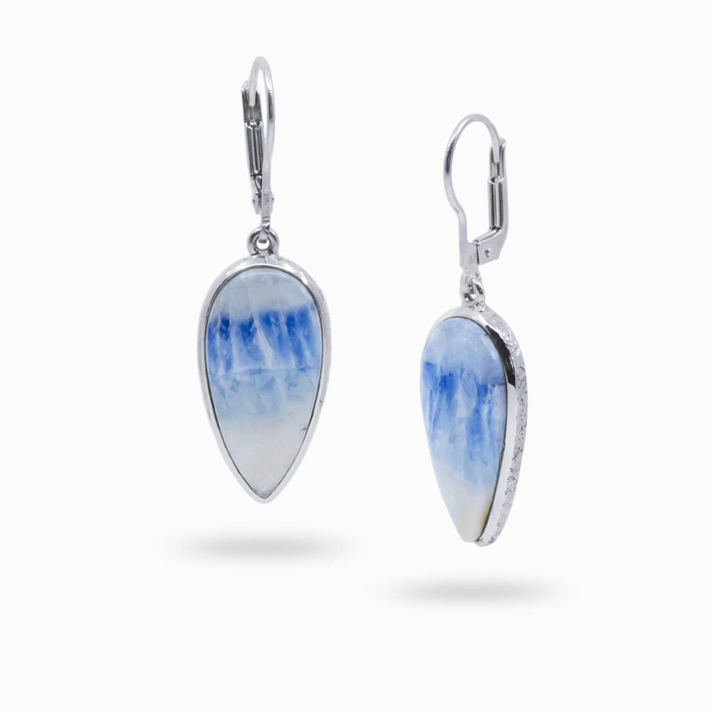 Scheelite drop earrings
