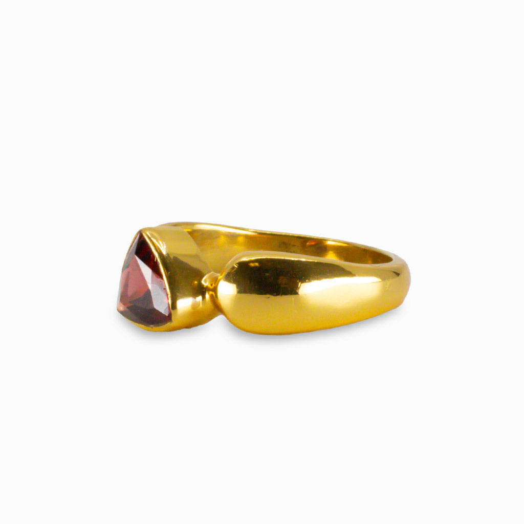 FACETED GARNET RING IN YELLOW GOLD VERMEIL FINISH