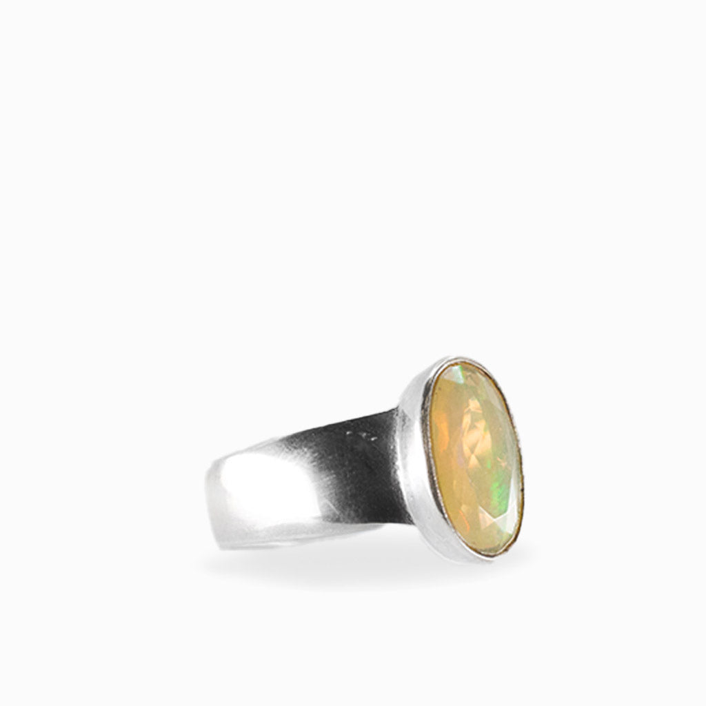 PRECIOUS OPAL RING MADE IN EARTH