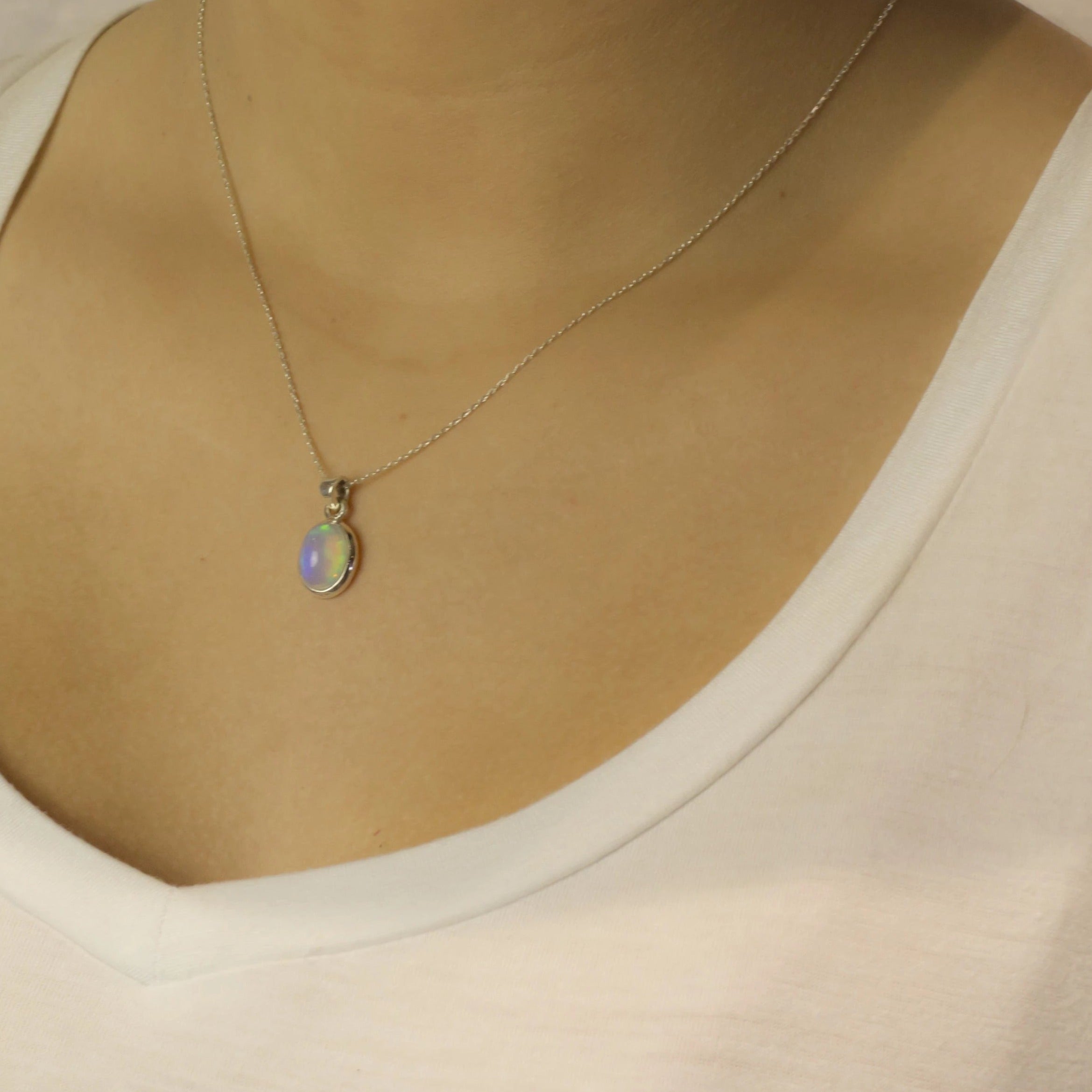 Cabochon oval Precious Opal necklace on Model