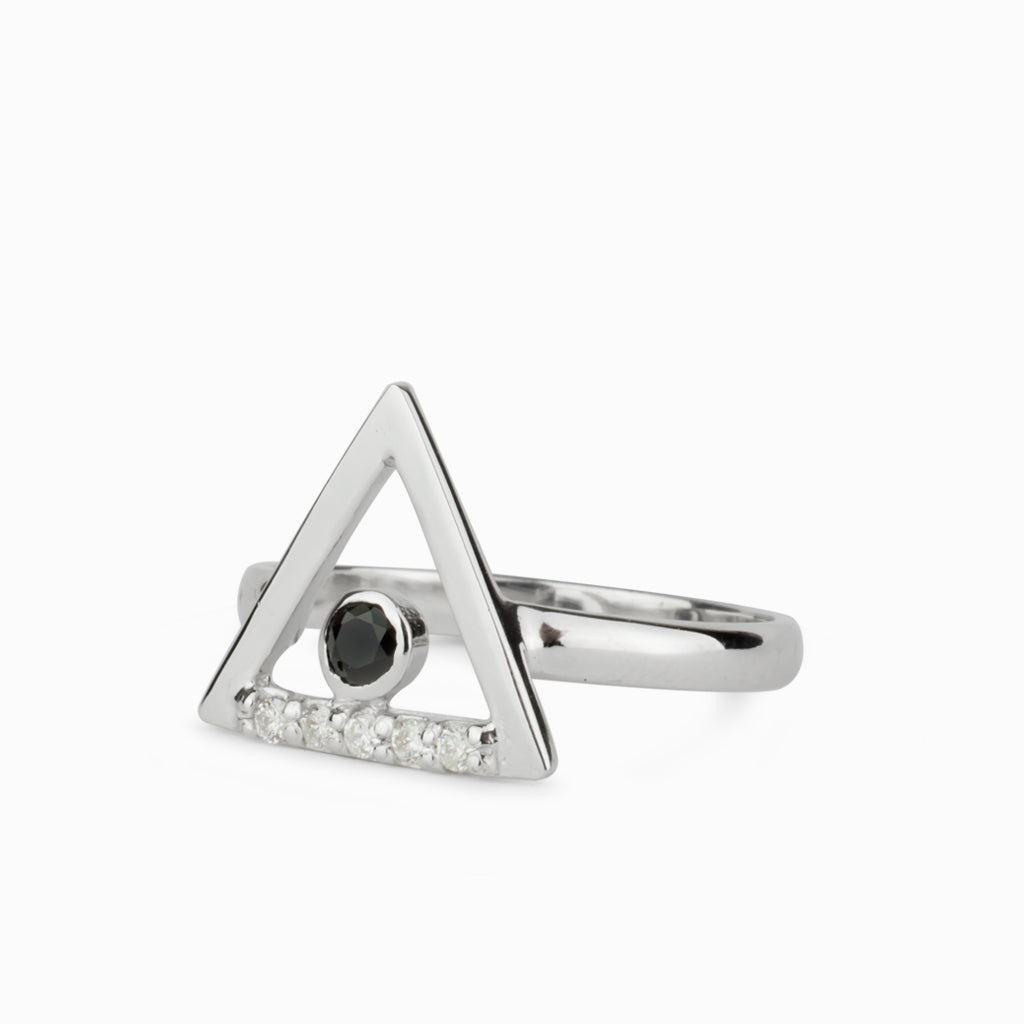 Triangulo: Black Spinel & Diamond Ring