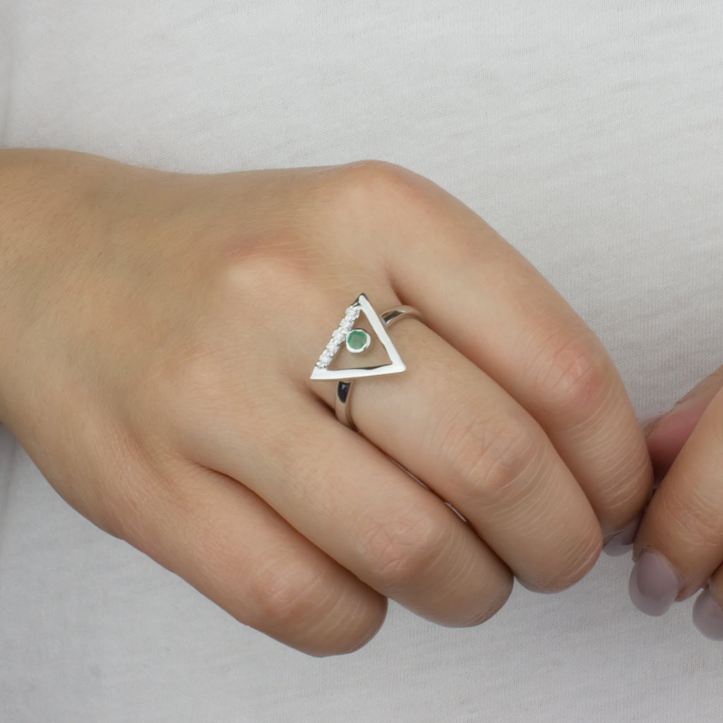 Triangulo: Emerald & Diamond Ring on Model