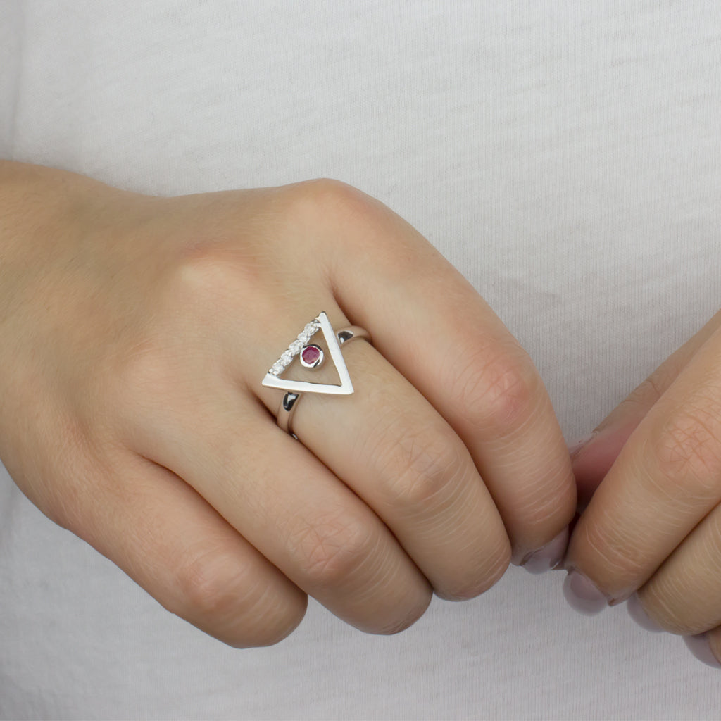 Triangulo: Ruby & Diamond Ring on Model