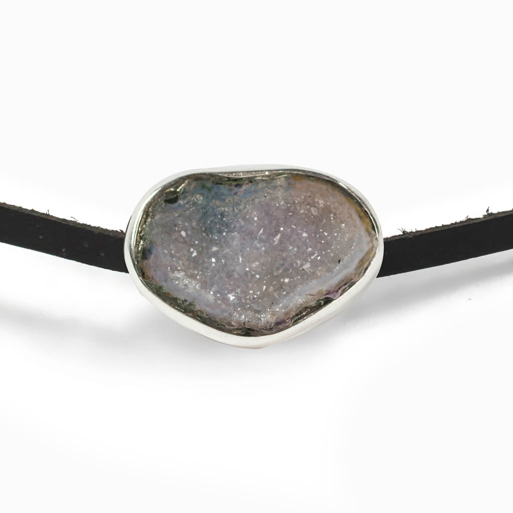 DRUZY AGATE LEATHER CHOKER NECKLACE CLOSE UP