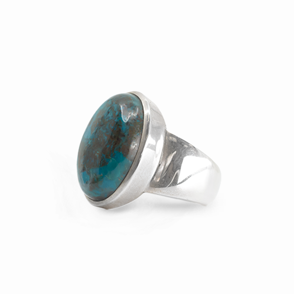 Oval turquoise-blue Shattuckite cabochon ring with natural matrix in polished 925 sterling silver.