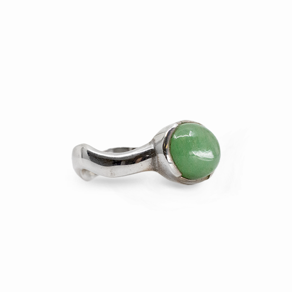 Oval green Aventurine cabochon ring in polished 925 sterling silver with a curved band and smooth bezel setting.