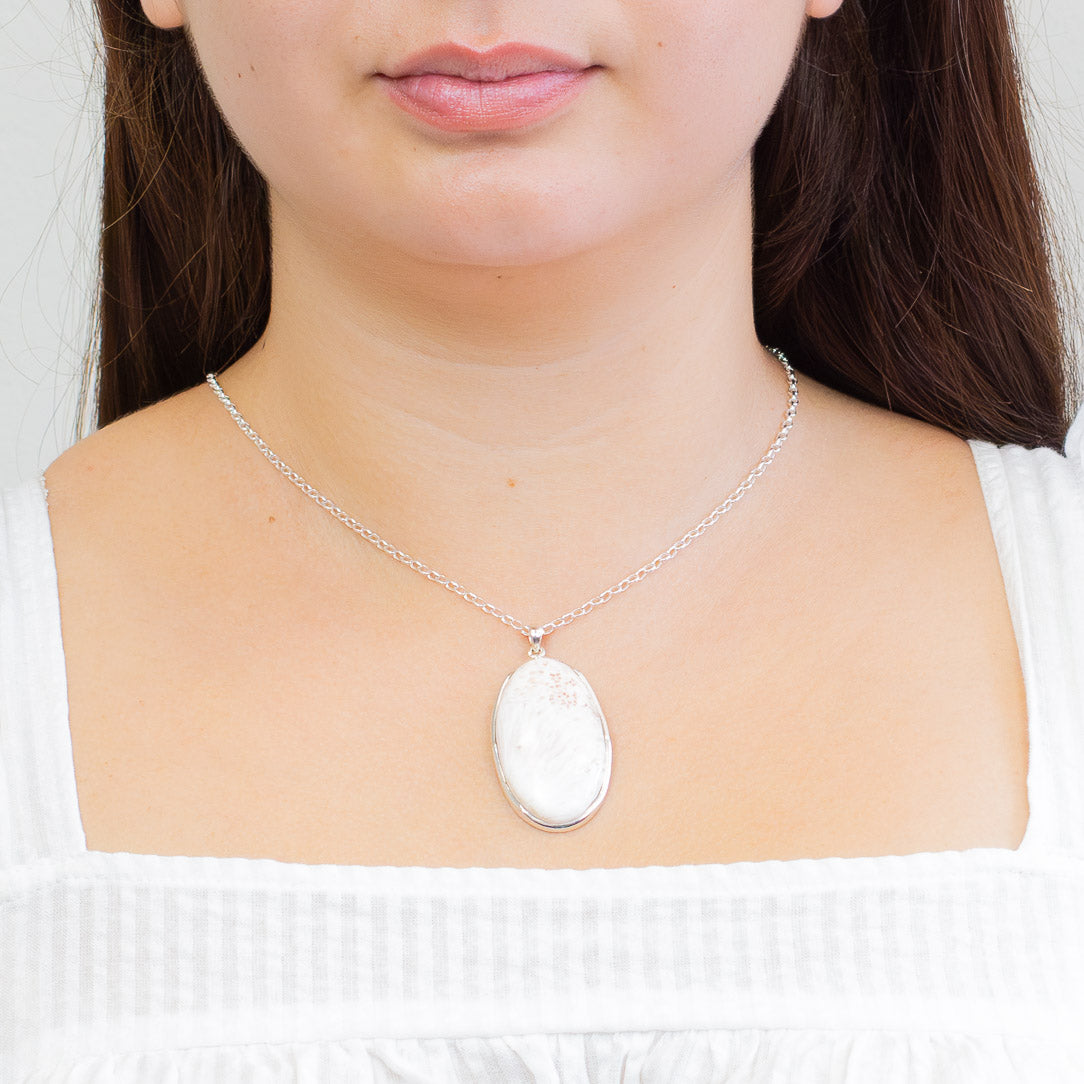PINK OVAL SCOLECITE NECKLACE 