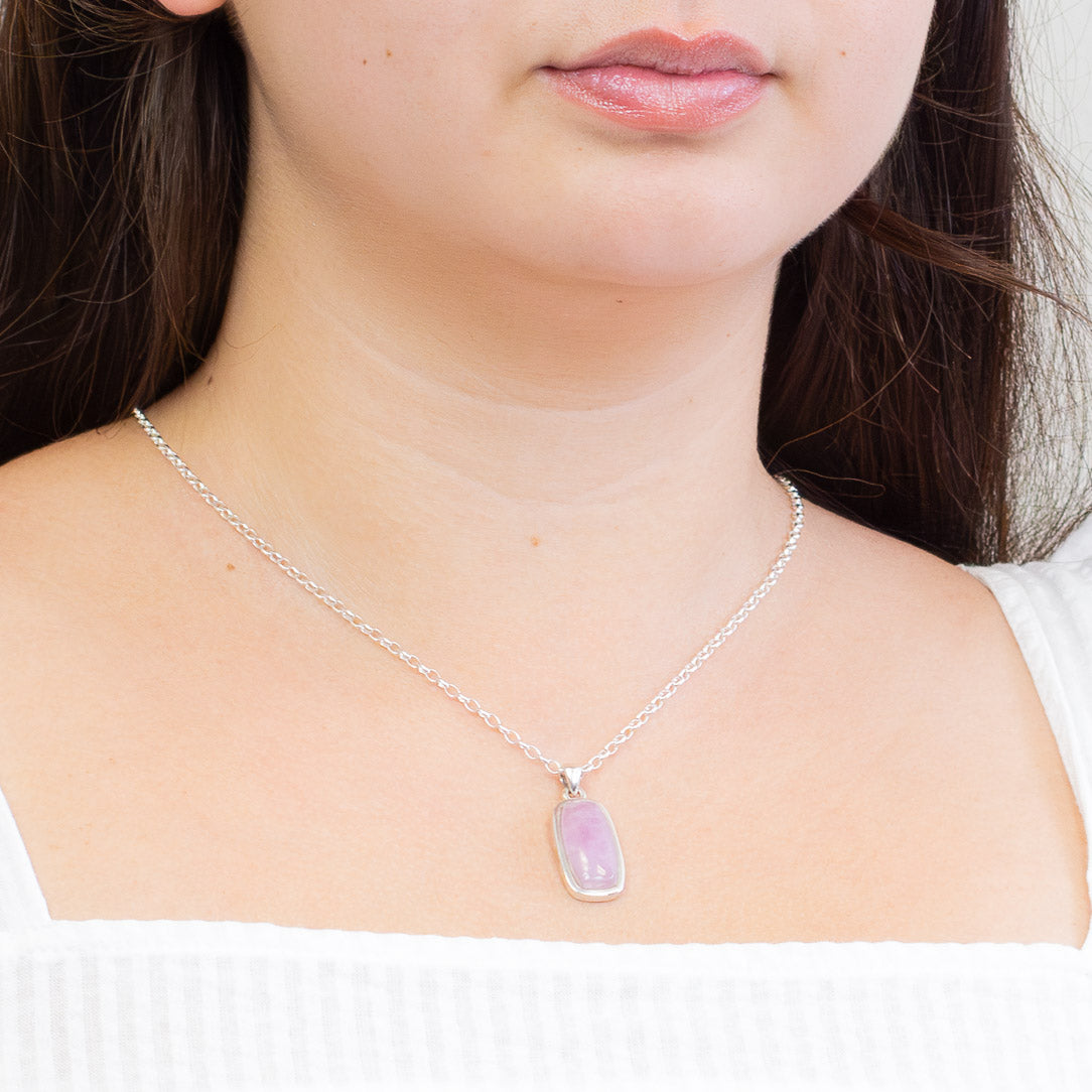 CABOCHON RECTANGULAR KUNZITE NECKLACE