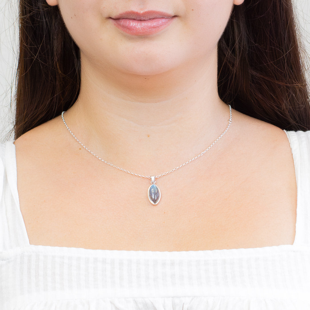 CABOCHON MARQUISE LABRADORITE NECKLACE IN STERLING SILVER