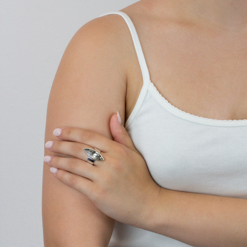 Dendritic Quartz ring on model