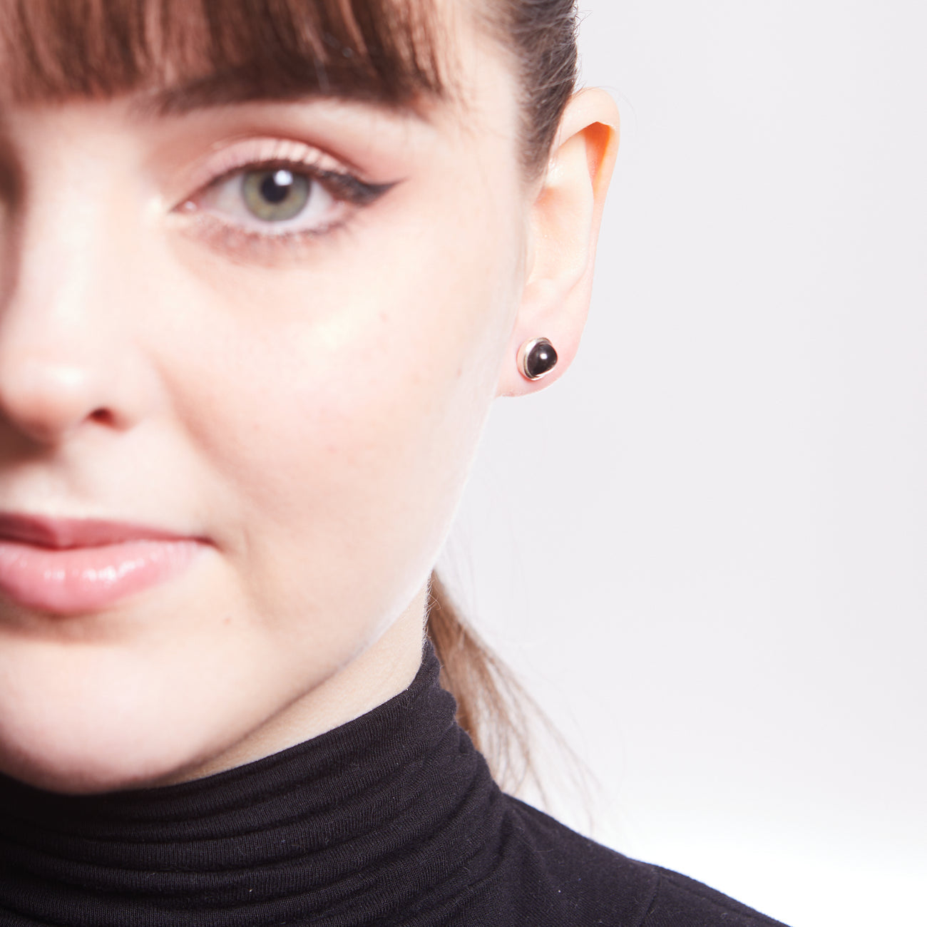 BLACK STAR DIOPSIDE STUD EARRINGS 