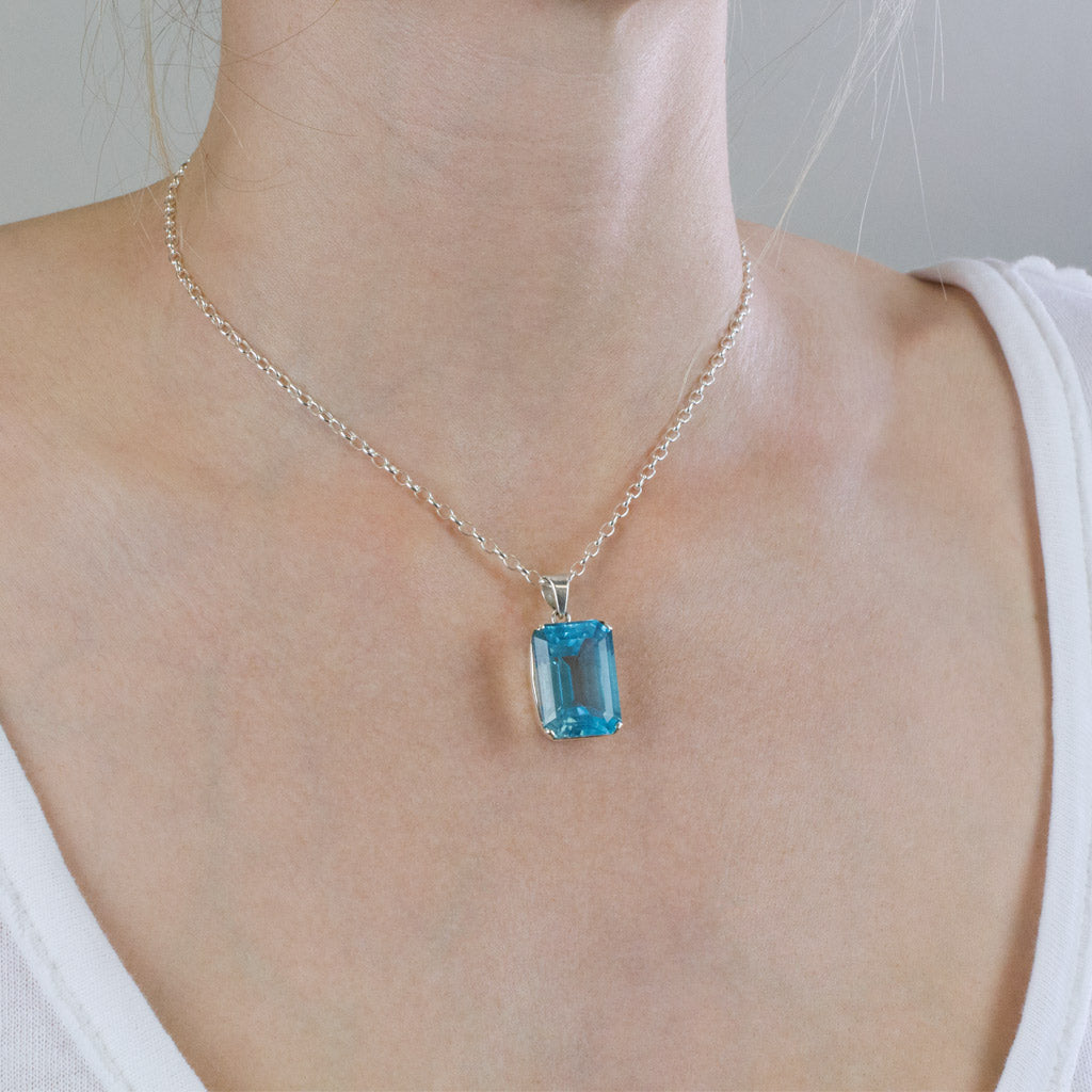 faceted blue topaz necklace on Model