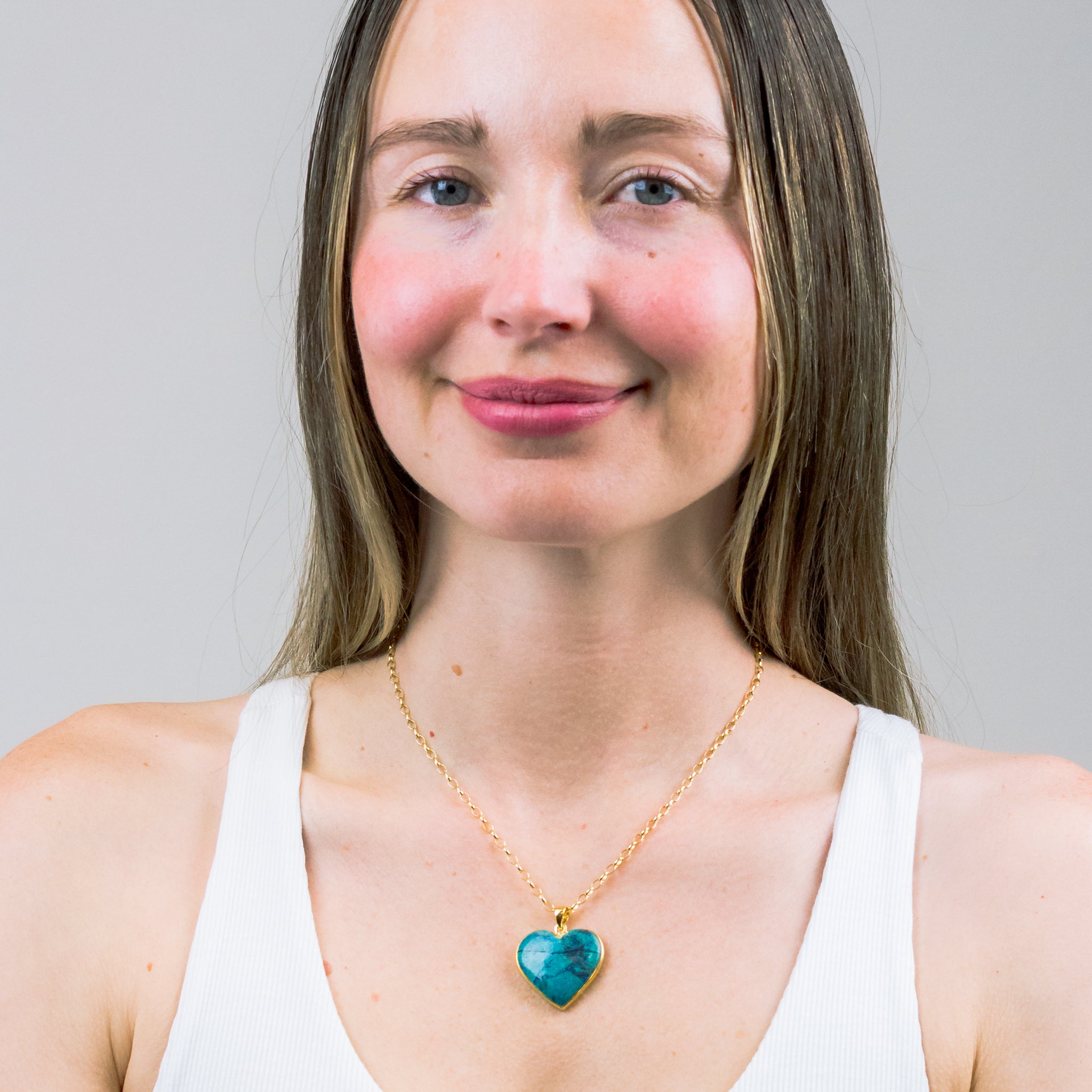 CABOCHON SHATTUCKITE HEART SHAPED NECKLACE IN YELLOW GOLD VERMEIL FINISH OVER STERLING SILVER ON MODEL | MADE IN EARTH