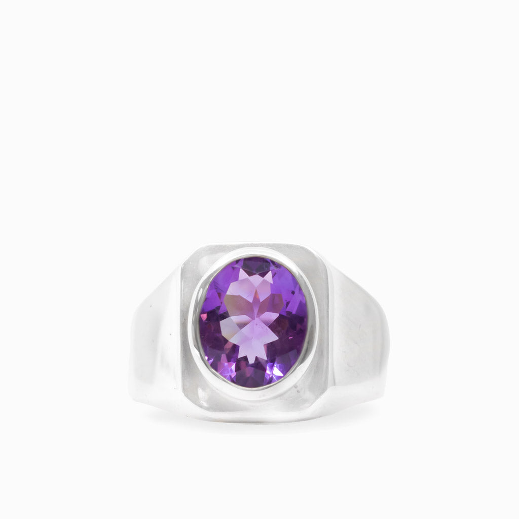 Oval faceted purple Amethyst gemstone set in a polished 925 sterling silver ring.