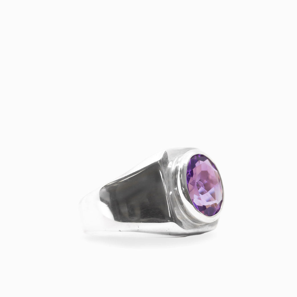 Oval faceted purple Amethyst gemstone set in a polished 925 sterling silver ring.
