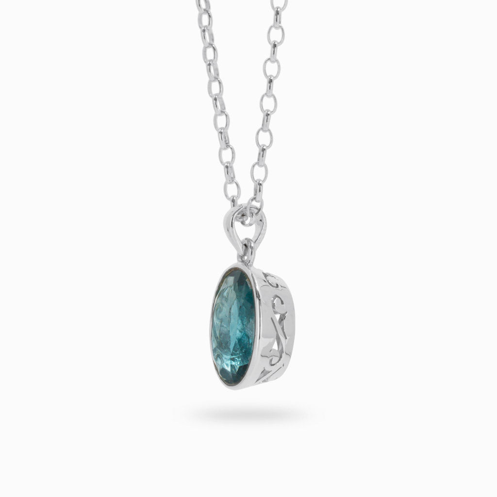 Fluorite Pendant Filigree on side