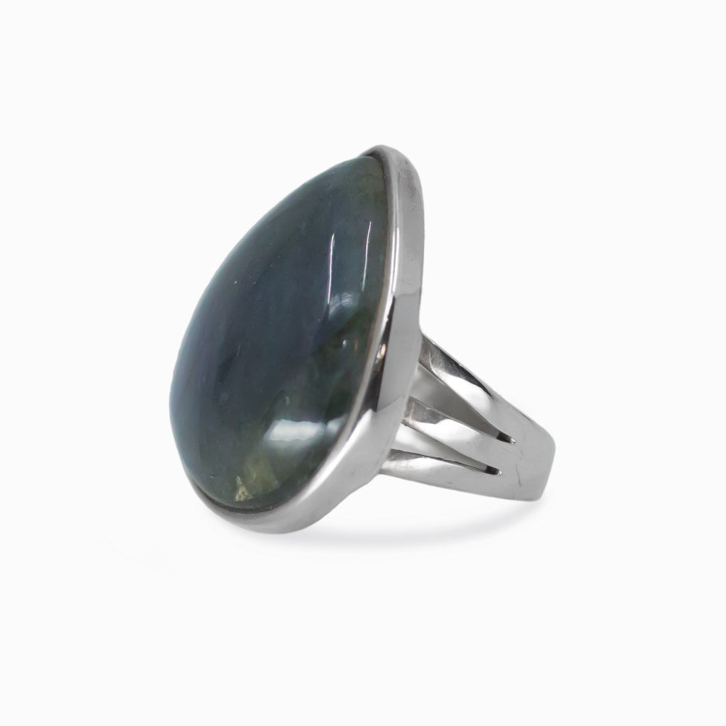 Cabochon Tear Labradorite ring